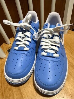 Nike Low-Top Sneakers in Blue and White